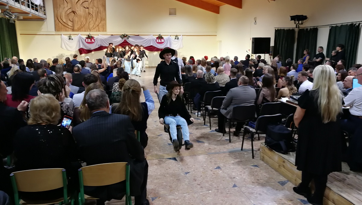 2025-12-13-Szalagavató-075